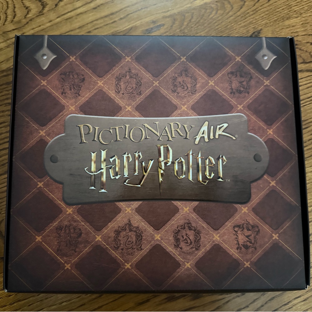 Pictionary Air Harry Potter Family Game with Light Wand - Mattel